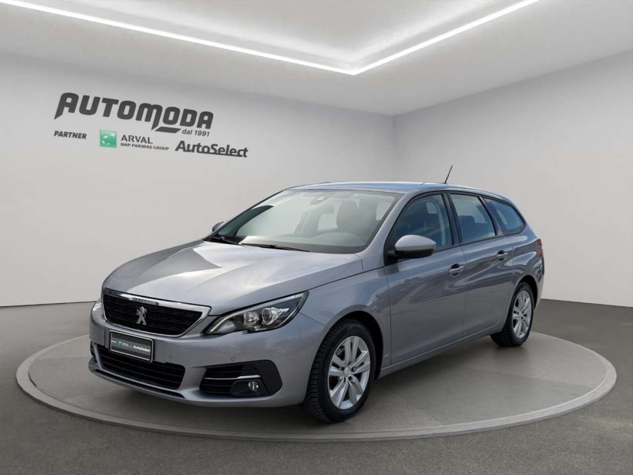 Automoda, la 308 station wagon che parla coi fatti