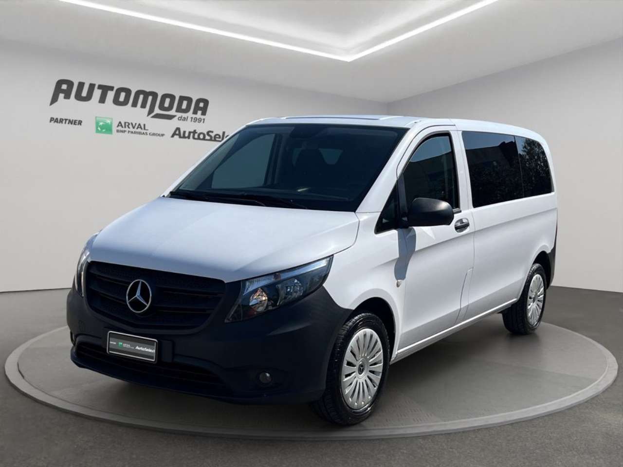 Mercedes Vito 6 posti: squadra e carico in un mezzo