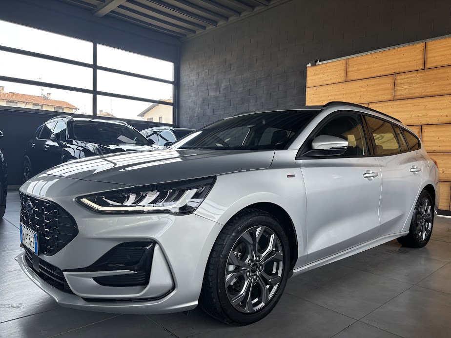 Ford Focus SW 2023 Moondust Silver da Gamma Auto a Vermezzo con Zelo