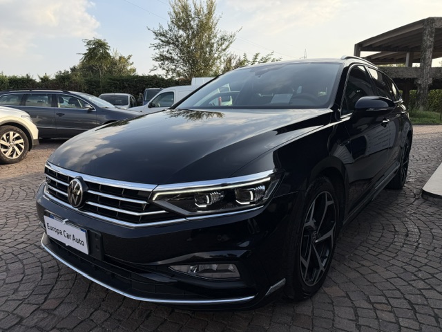 Volkswagen Passat Variant 2.0 tdi Executive 150cv dsg R-Line pack