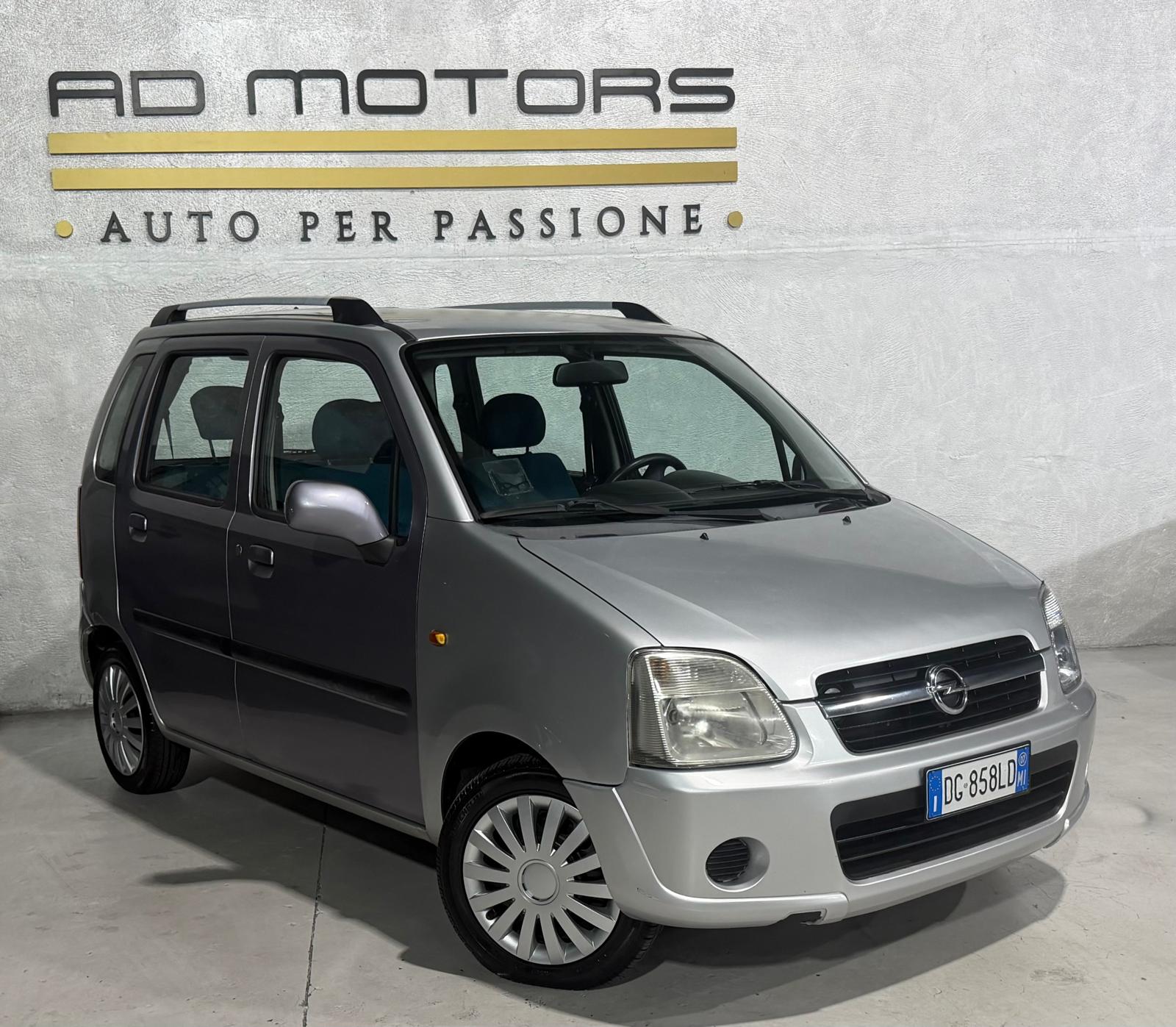 Opel Agila a Bareggio: piccola fuori, pratica davvero