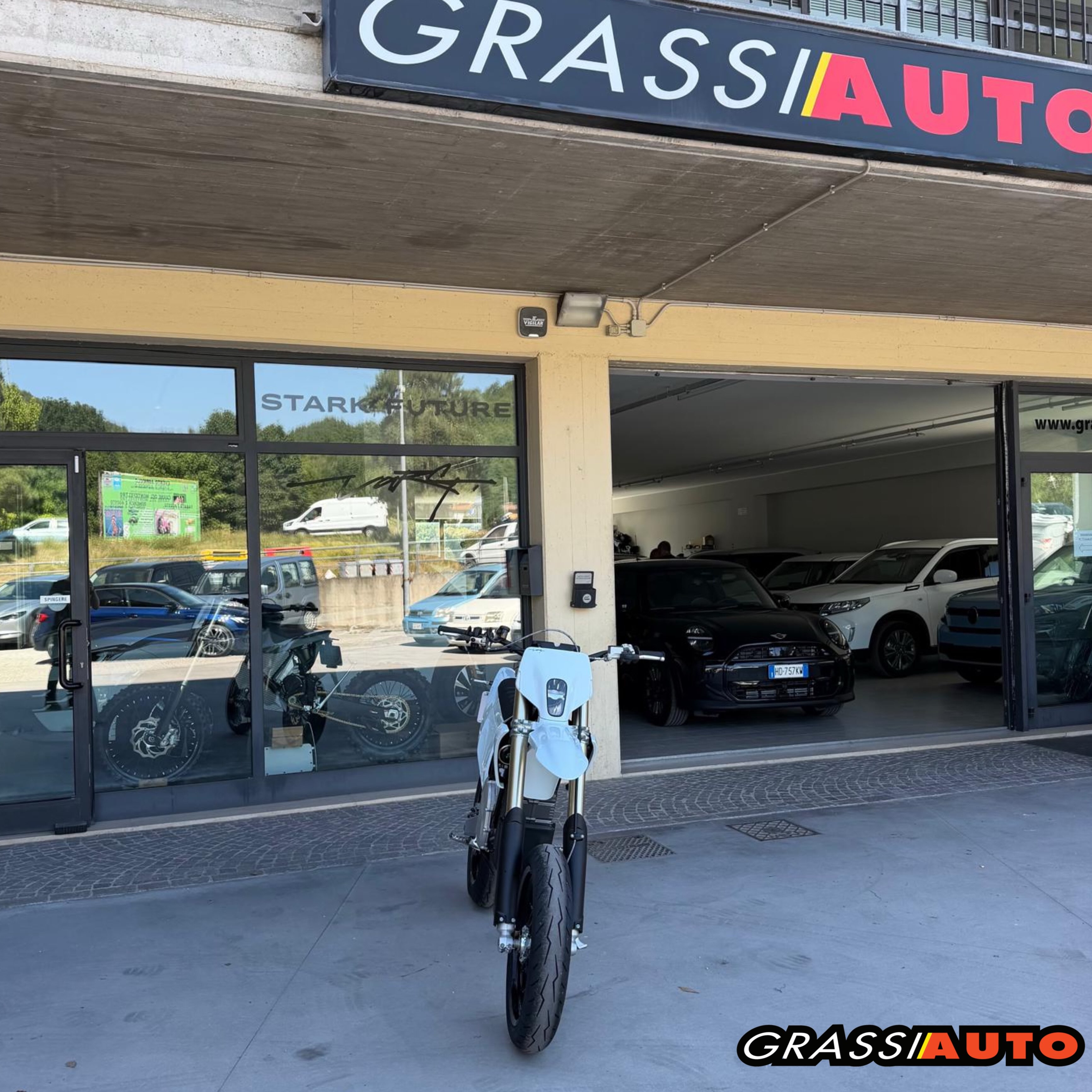 Stark VARG SM nuova 🏍️
Consegnata una nuova Stark VARG SM⚡️Tecnologia elettrica e prestazioni incredibili. Ringraziamo i nostri clienti per averci scelto ancora una volta!!

#starkvarg #starkfuture #motoelettrica #consegnamoto