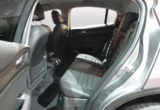 Alfa Romeo Stelvio 2.2 t Sprint rwd 160cv auto — foto 10