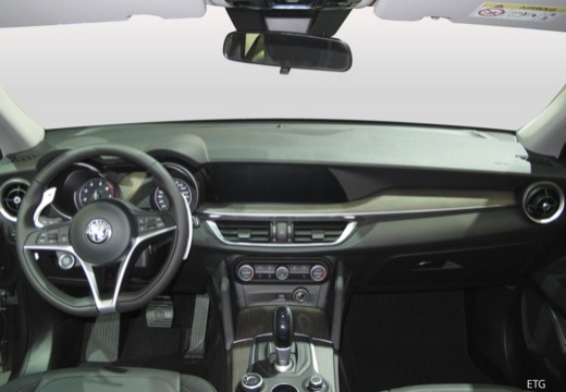 Alfa Romeo Stelvio 2.2 t Sprint rwd 160cv auto — foto 12