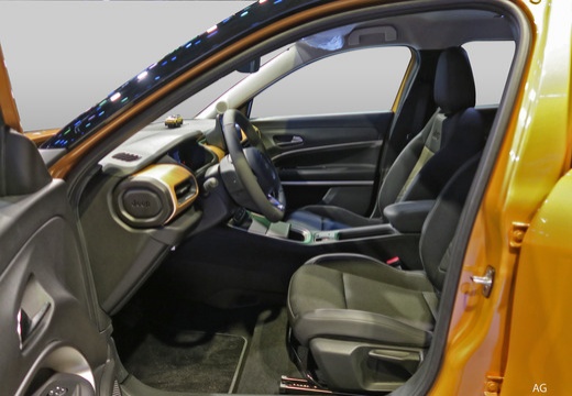 Jeep Avenger 1.2 turbo e-hybrid mhev Longitude fwd 110cv edct6 — foto 19