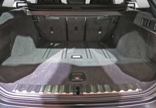 BMW 330e Touring auto — foto 13
