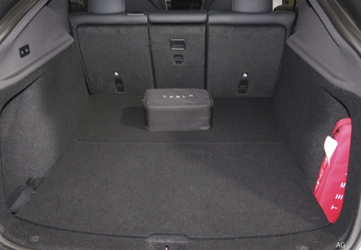 Tesla Model Y Standard Range rwd — foto 26