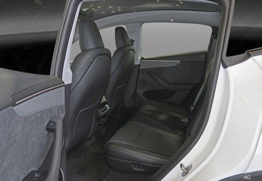 Tesla Model Y Standard Range rwd — foto 22