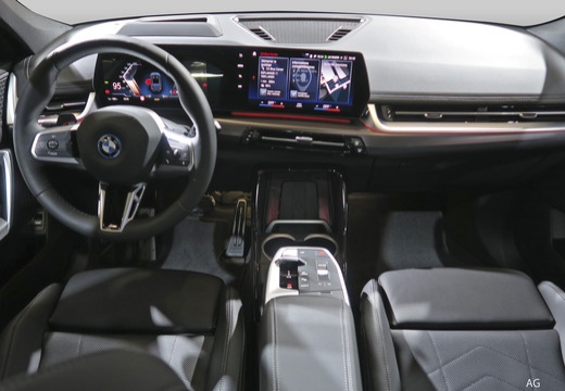 BMW iX1 edrive 20 — foto 23