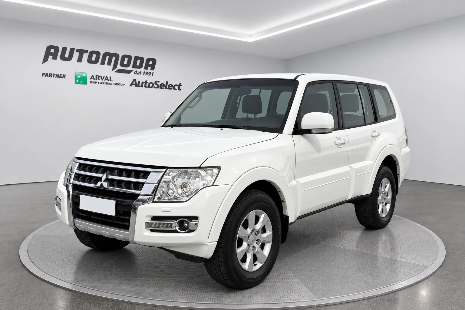 Pajero bianco 7 posti: presenza vera, uso concreto