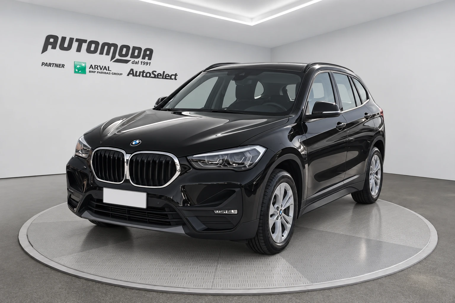 BMW X1 nera del 2022: qui conta la storia
