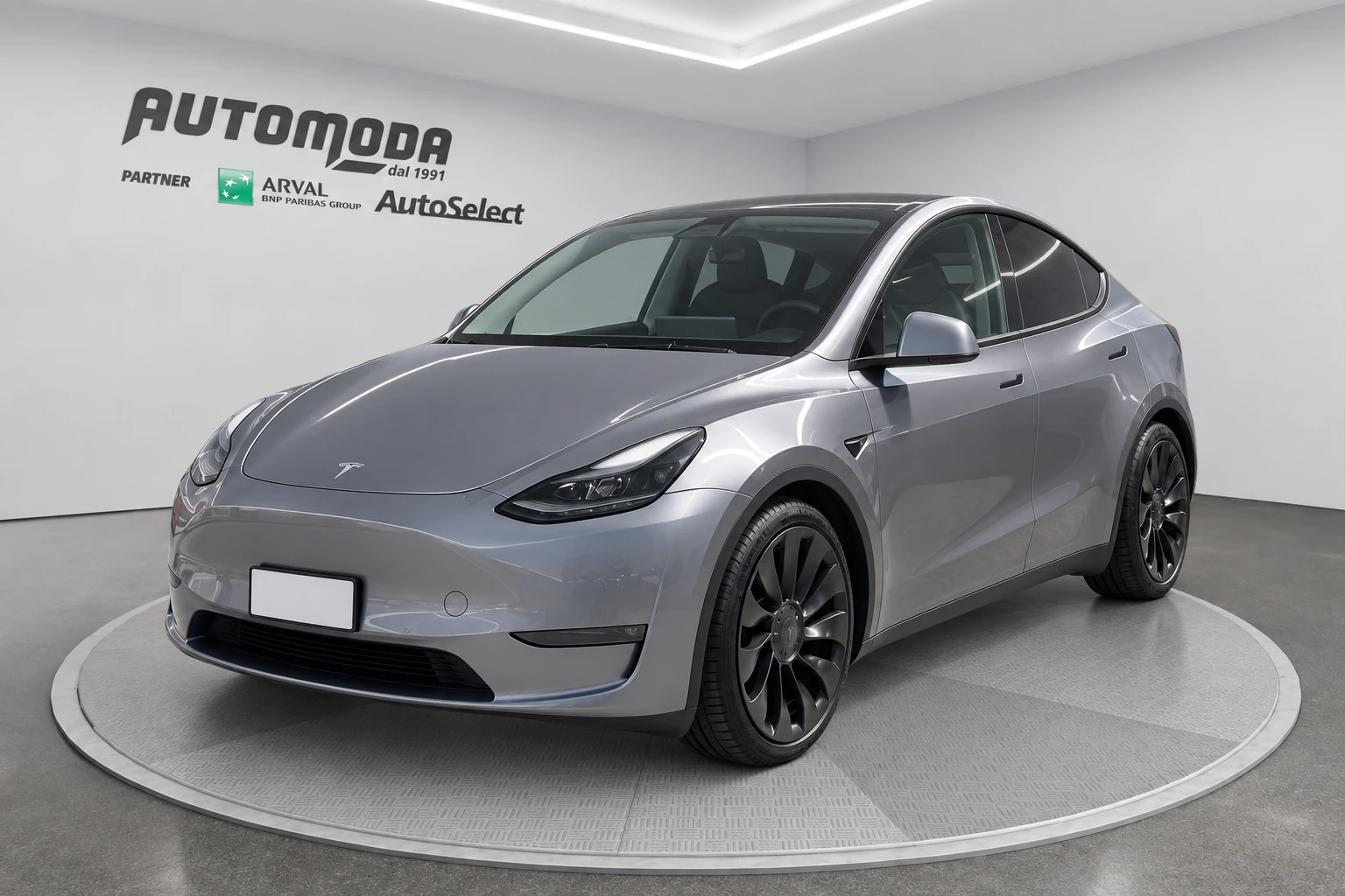 Tesla Model Y Performance trovata da Automoda
