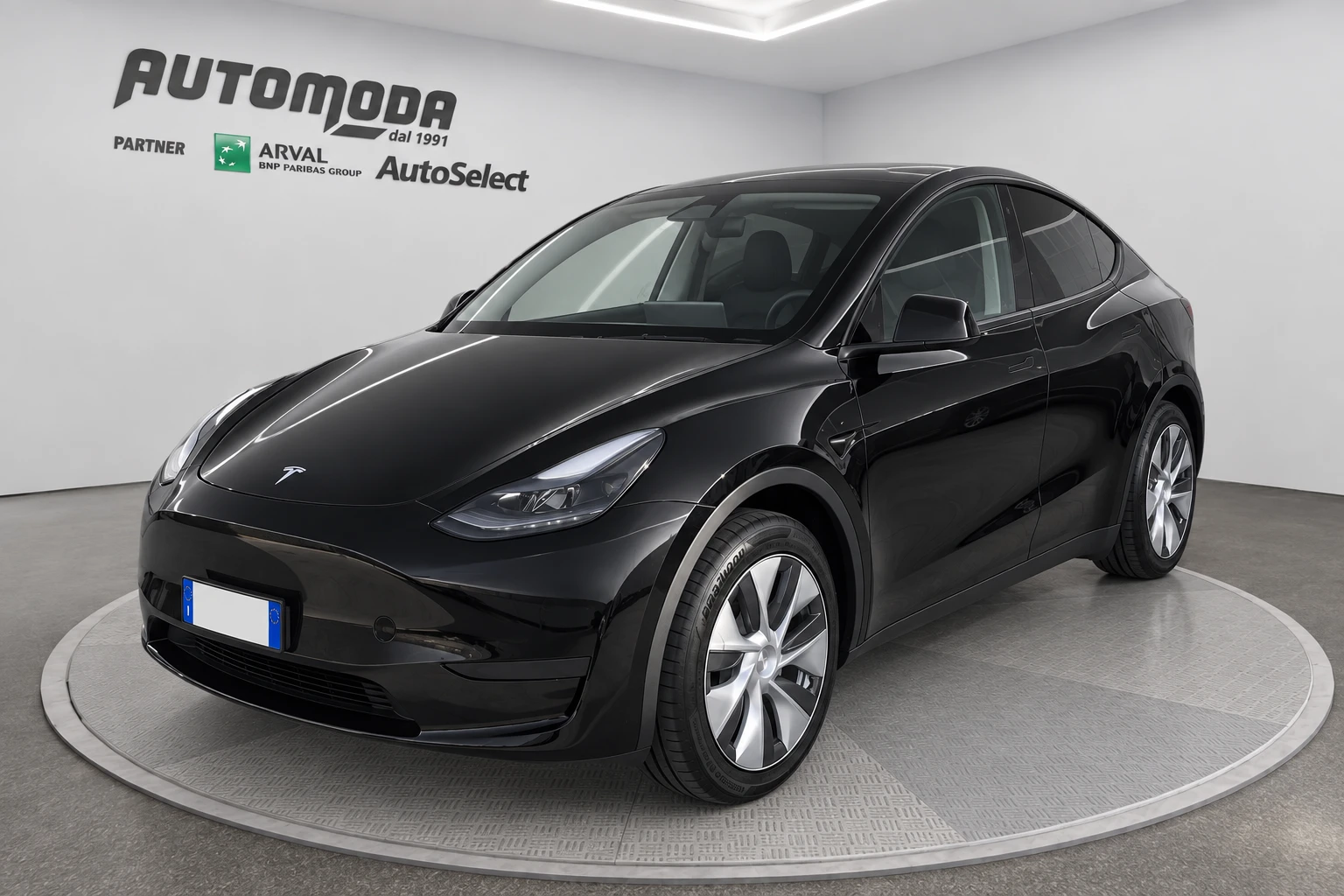 Tesla Model Y 2024 da Automoda: 9 km e Arval AutoSelect