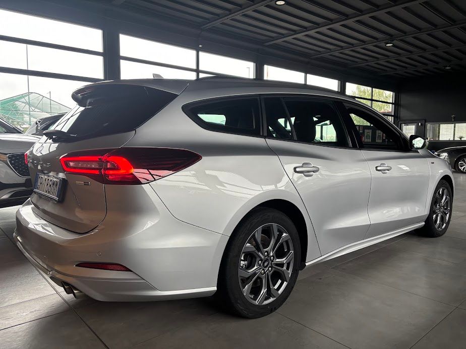 Ford Focus SW 1.0 ecoboost h ST-Line Design 125cv powershift 25.000KM 2023 — foto 4