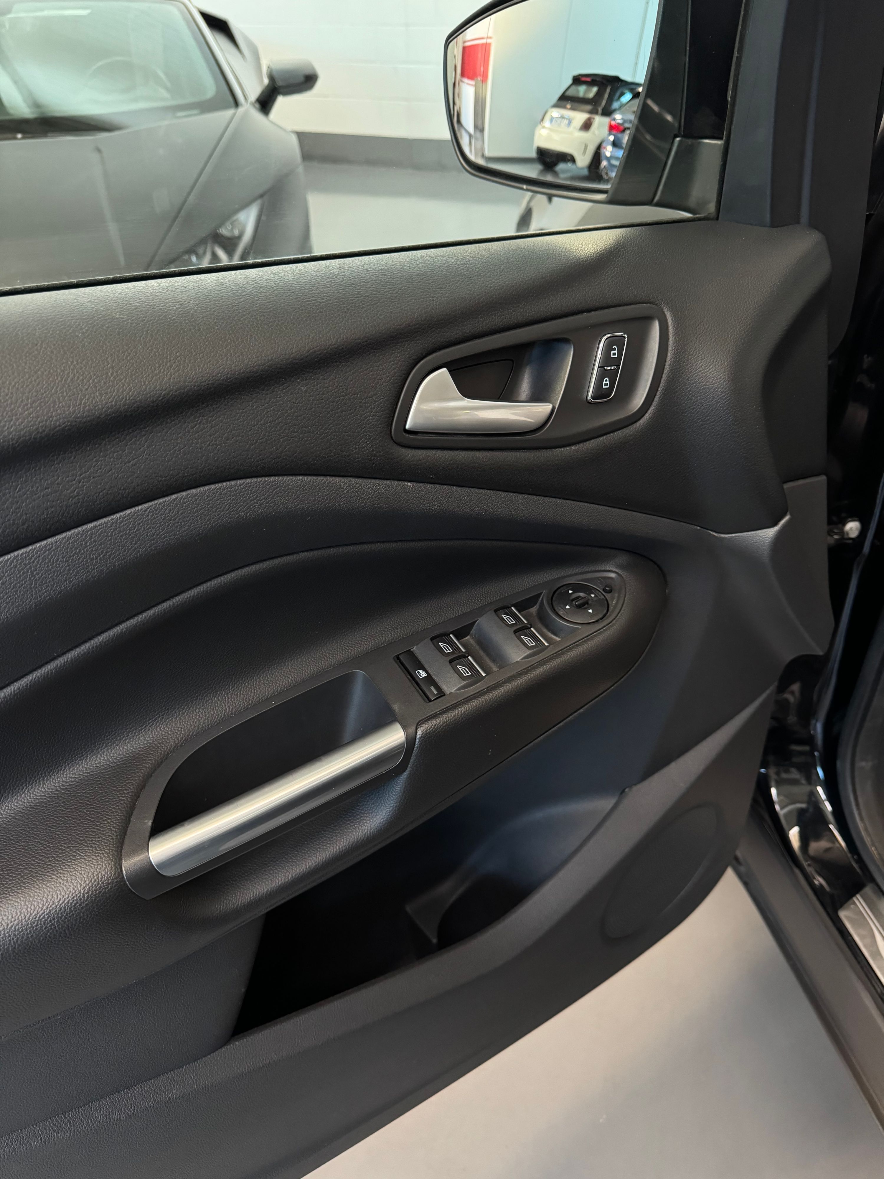 Ford kuga Titanium tdci 4wd powershift 2.0cc 150cv Automatica 2015 — foto 9