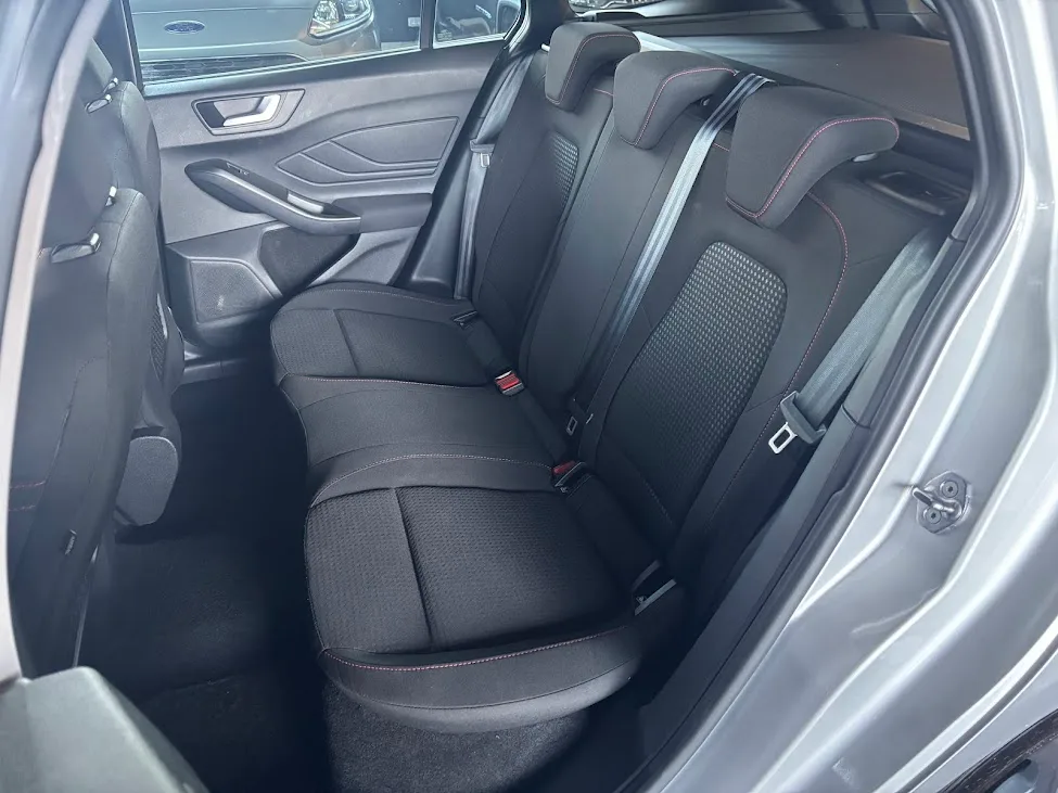 Ford Focus SW 1.0 ecoboost h ST-Line Design 125cv 2023 — foto 9