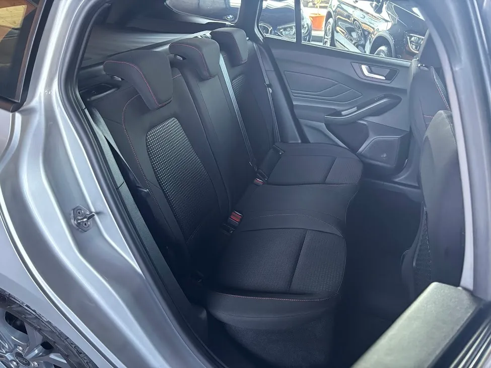 Ford Focus SW 1.0 ecoboost h ST-Line Design 125cv 2023 — foto 11