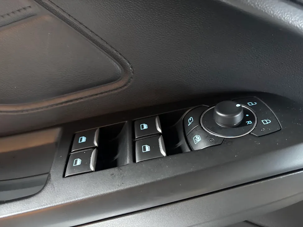 Ford Focus SW 1.0 ecoboost h ST-Line Design 125cv 2023 — foto 18