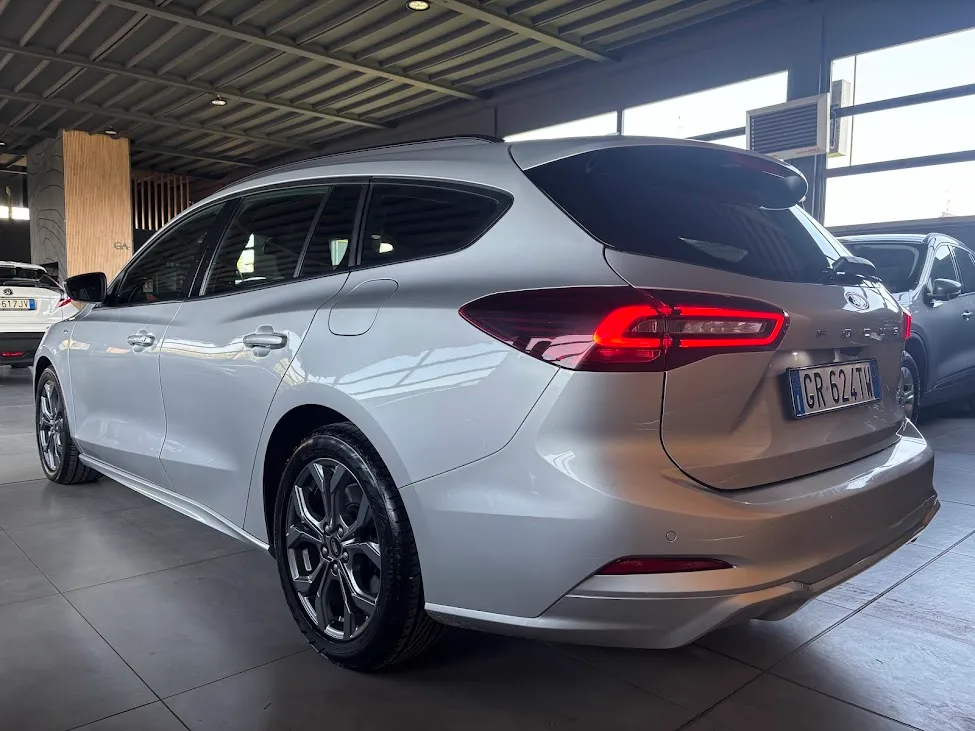 Ford Focus SW 1.0 ecoboost h ST-Line Design 125cv 2023 — foto 2