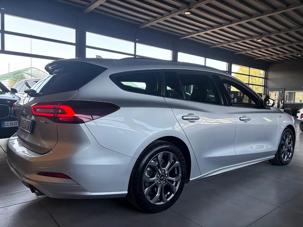 Ford Focus SW 1.0 ecoboost h ST-Line Design 125cv 2023 — foto 3