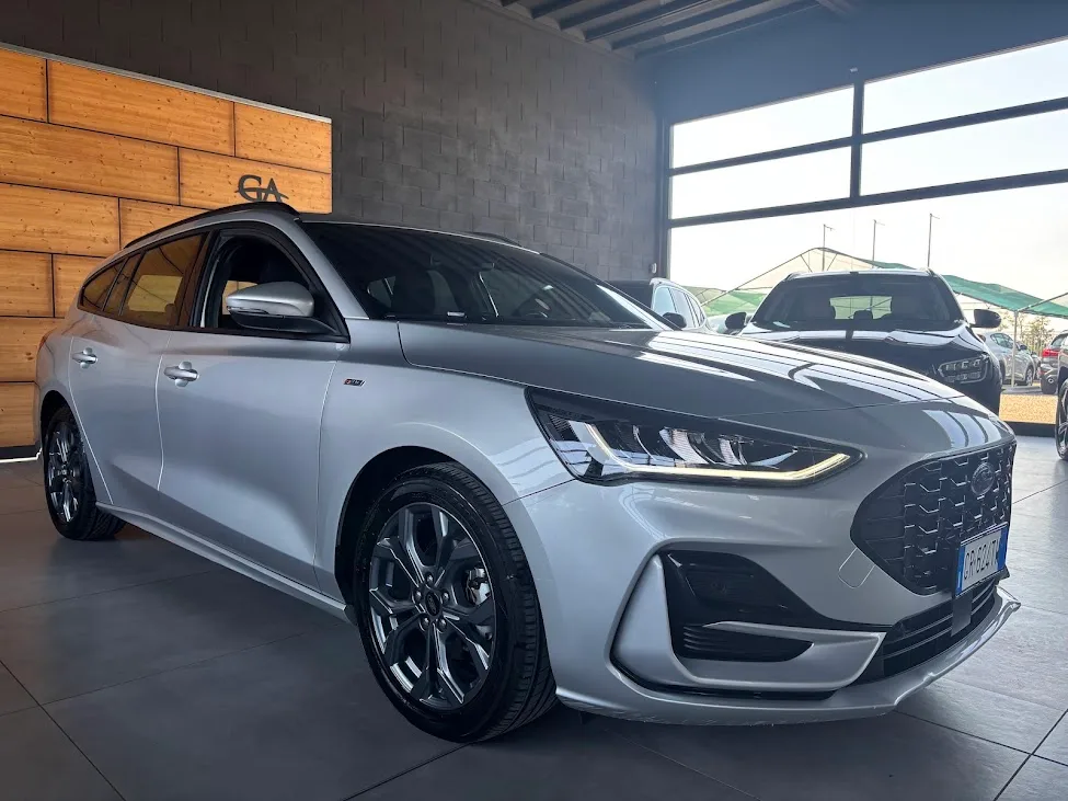 Ford Focus SW 1.0 ecoboost h ST-Line Design 125cv 2023 — foto 6