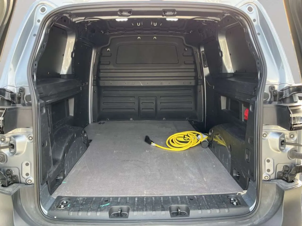 VOLKSWAGEN ID.Buzz Cargo 82kWh Automatico 2024 — foto 15