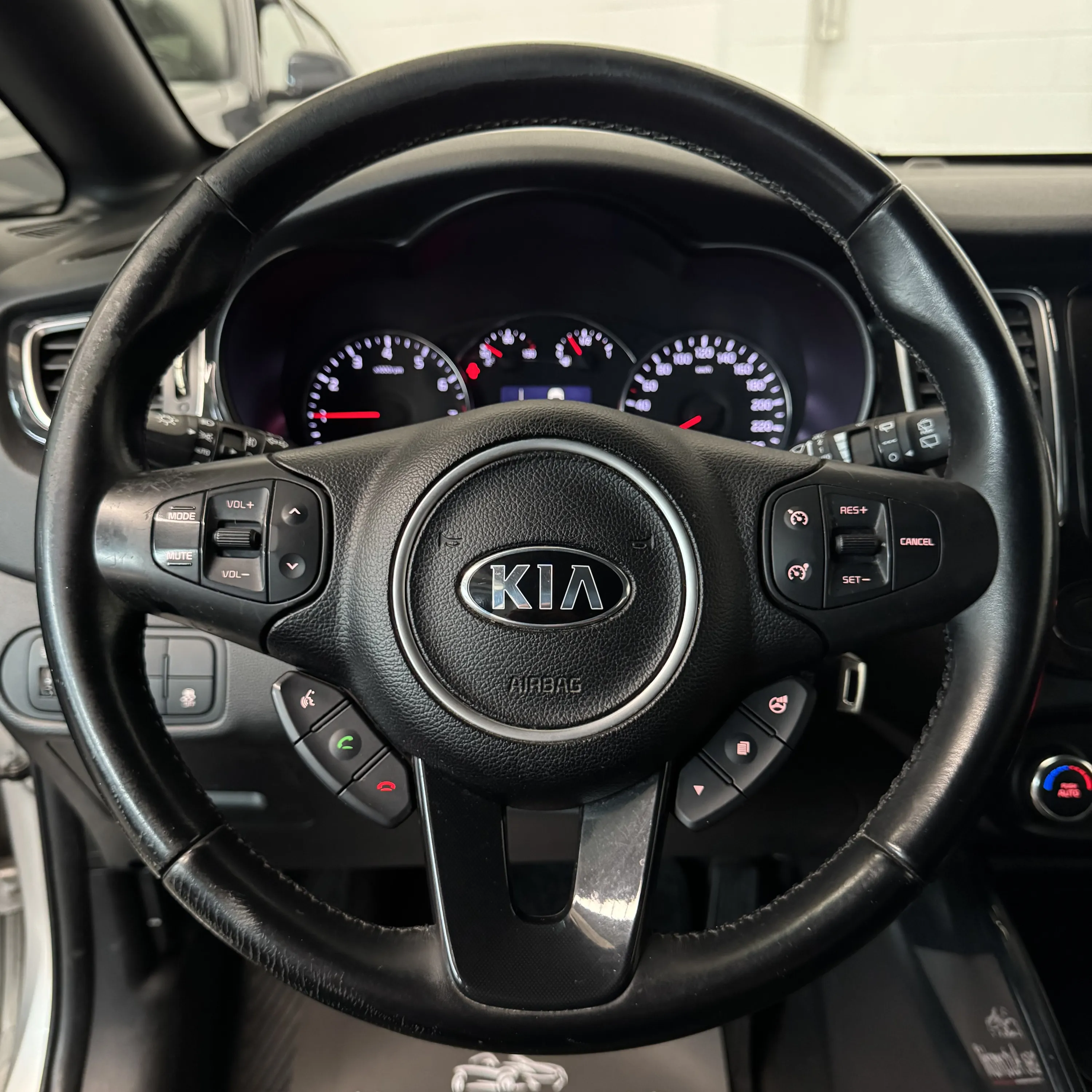 Kia Carens GDI Class 1.6cc 135cv Clima+Bluetooth  OK Neopatentati 2015 — foto 13
