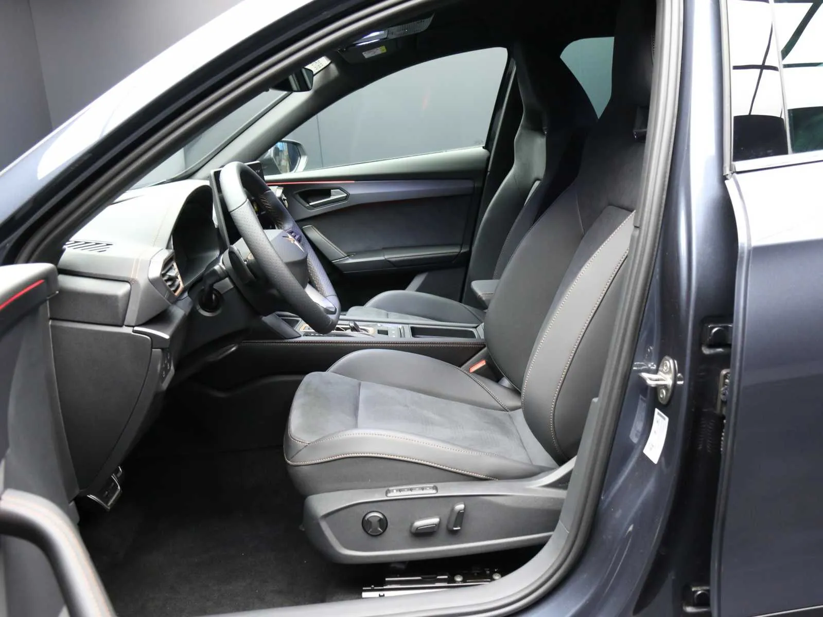 Cupra Formentor 2.0 tsi VZ 4drive 333cv dsg 2025 — foto 3