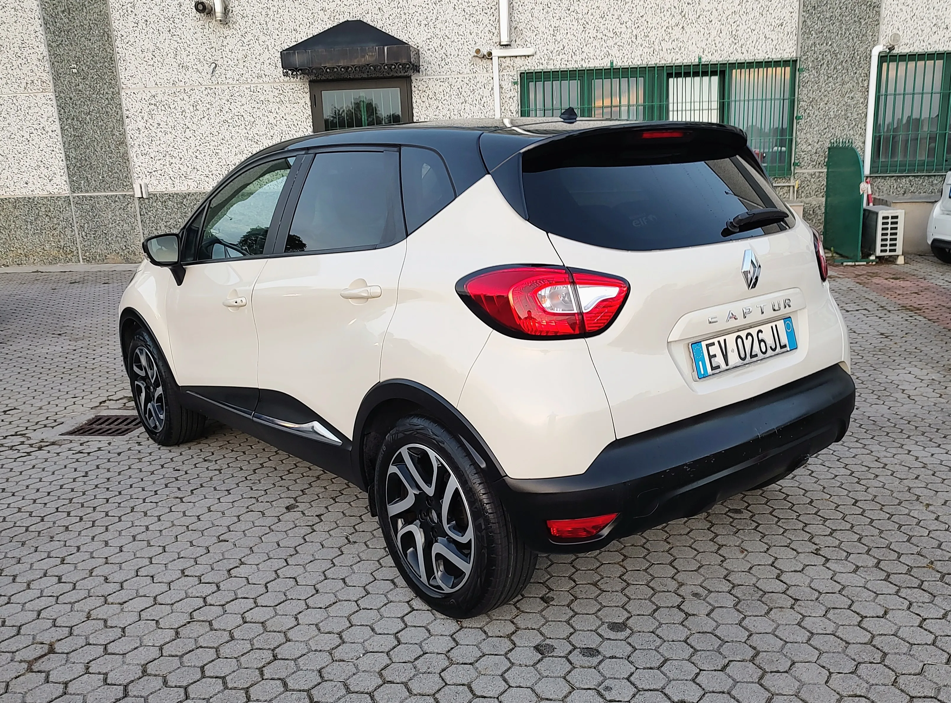 Renault Captur 0.9 tce energy R-Link s&s 90cv 2014 — foto 3
