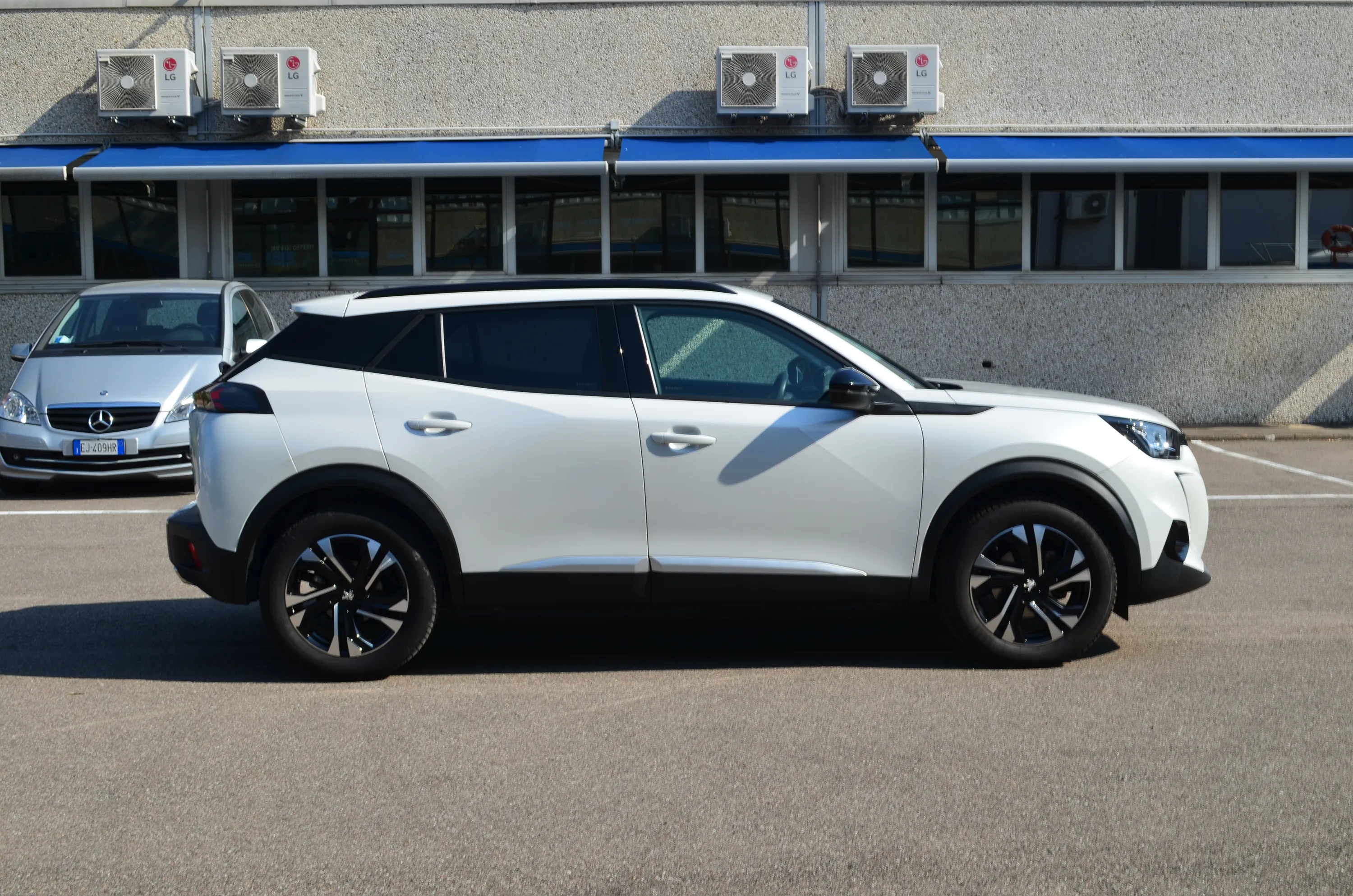 Peugeot 2008 1.2 puretech Allure Pack s&s 130cv 2022 — foto 5