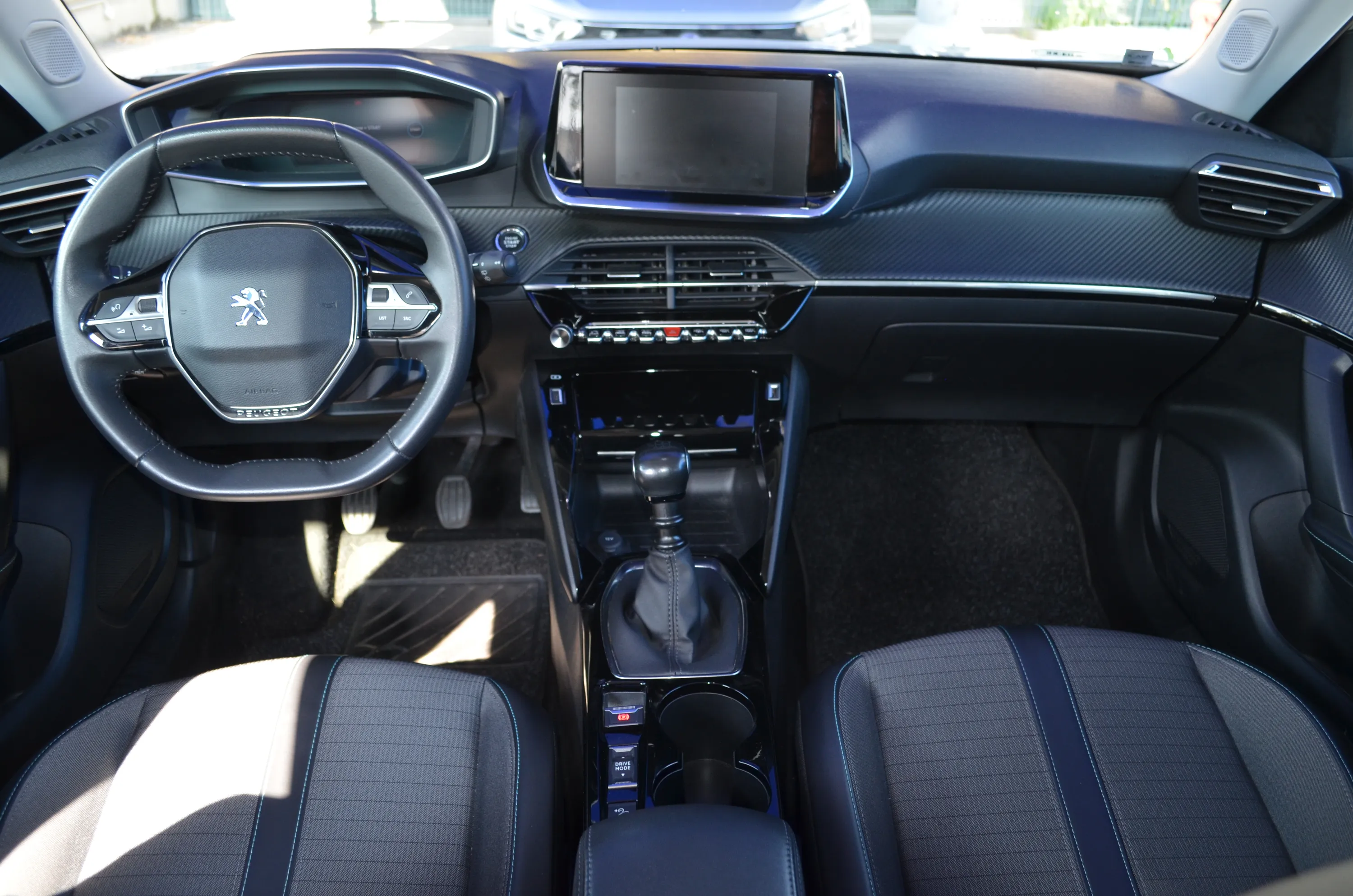 Peugeot 2008 1.2 puretech Allure Pack s&s 130cv 2022 — foto 9