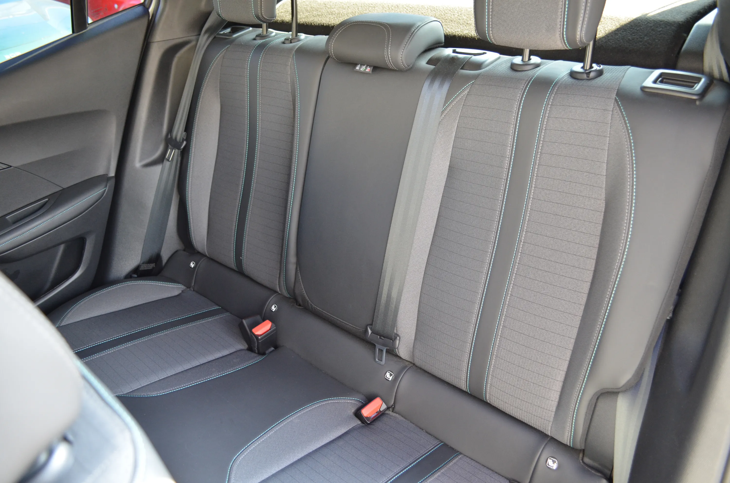 Peugeot 2008 1.2 puretech Allure Pack s&s 130cv 2022 — foto 27