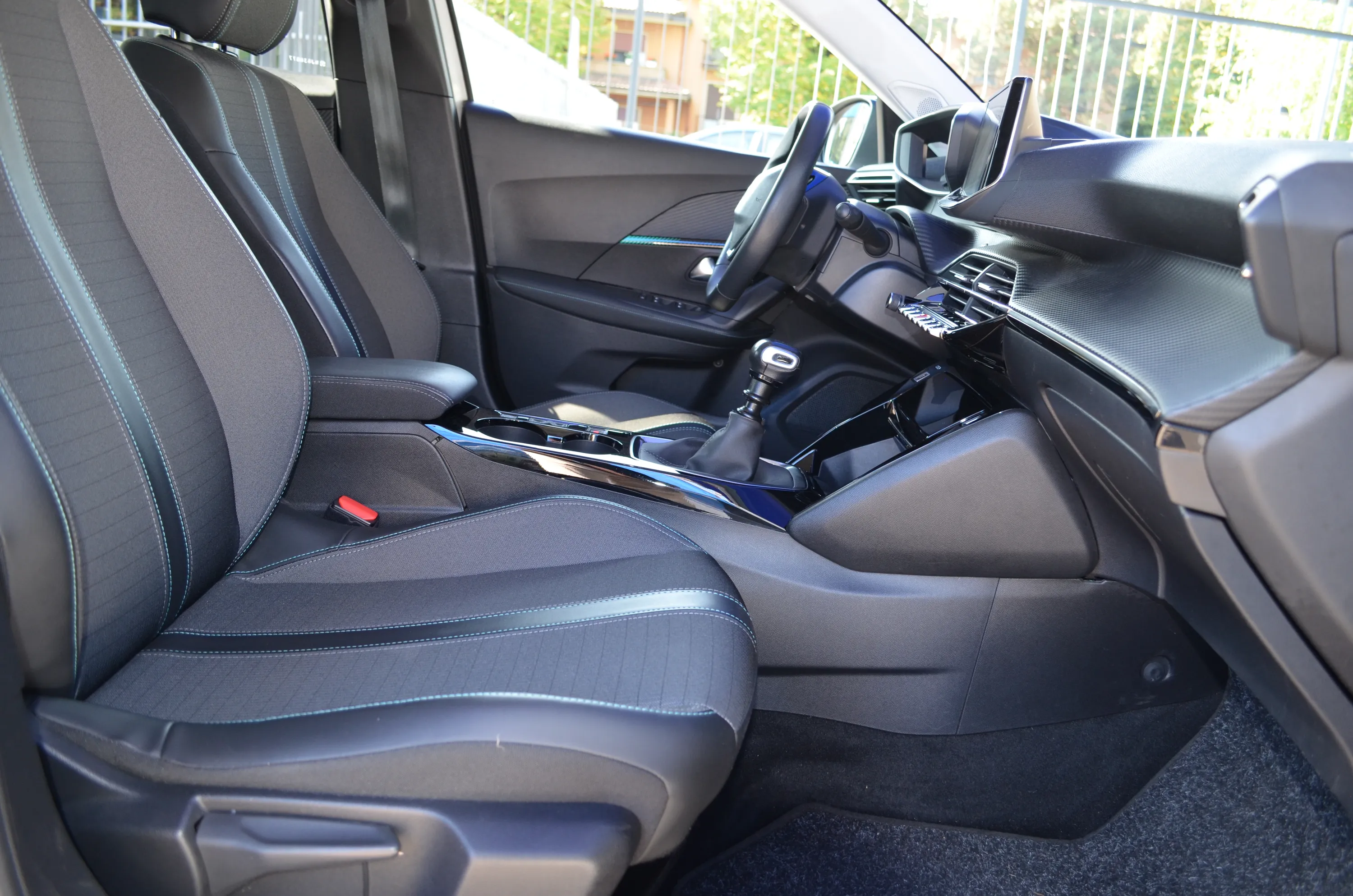 Peugeot 2008 1.2 puretech Allure Pack s&s 130cv 2022 — foto 21