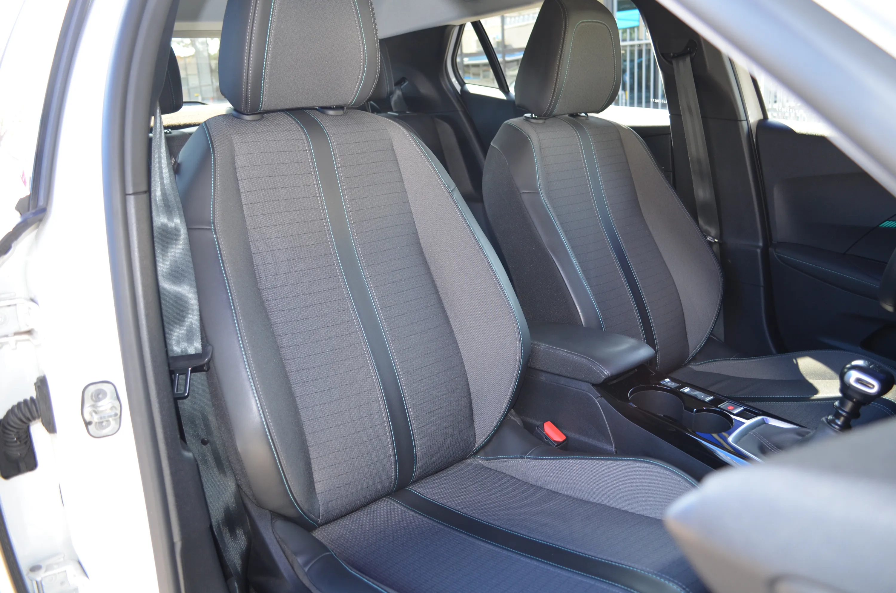 Peugeot 2008 1.2 puretech Allure Pack s&s 130cv 2022 — foto 23
