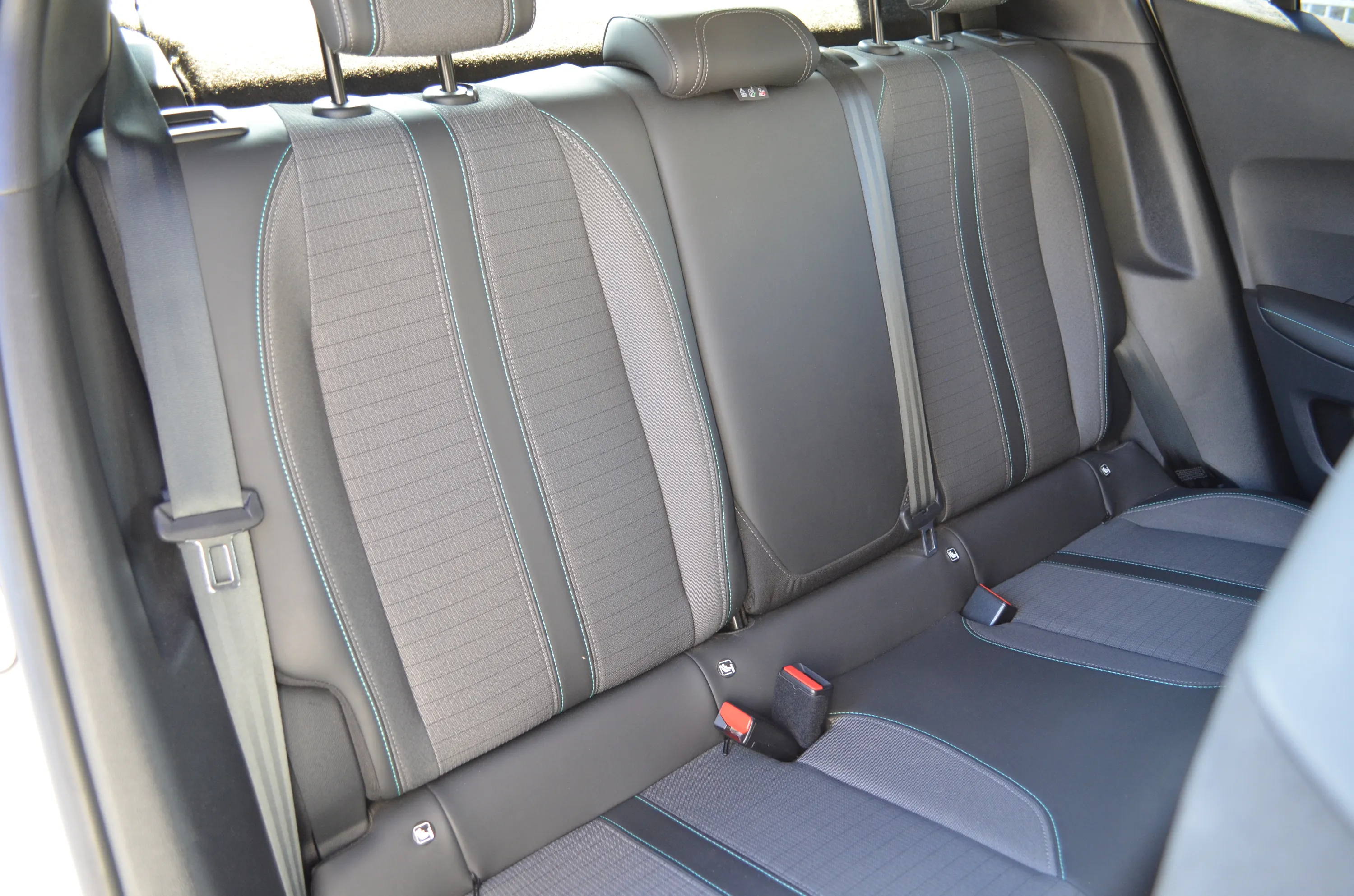 Peugeot 2008 1.2 puretech Allure Pack s&s 130cv 2022 — foto 25
