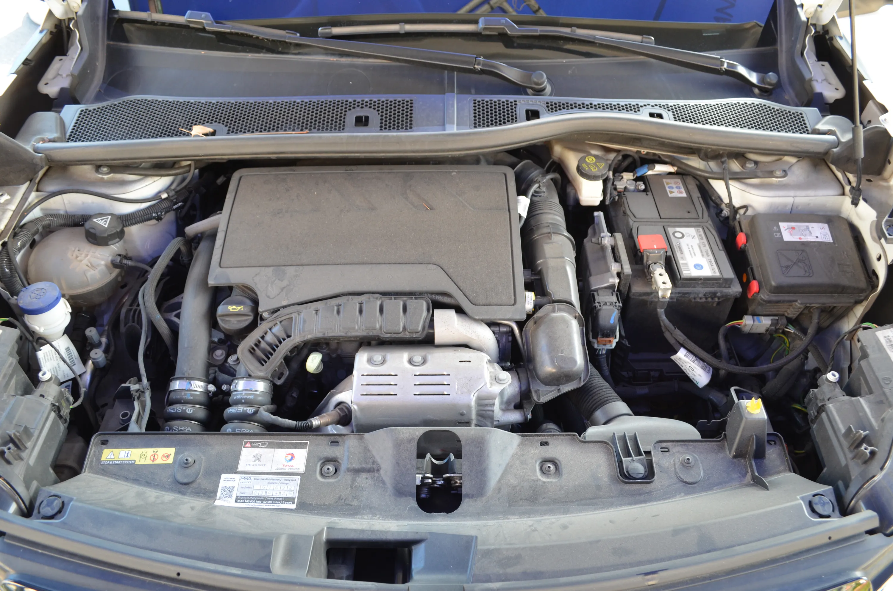 Peugeot 2008 1.2 puretech Allure Pack s&s 130cv 2022 — foto 43