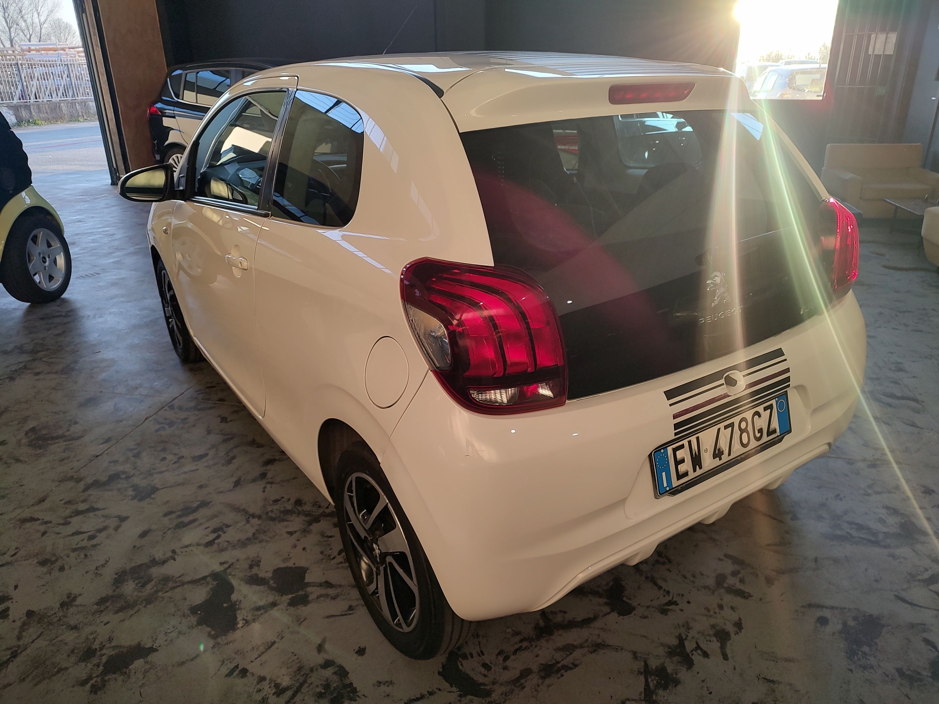 Peugeot 108 3p 1.0 12v Active 2014 — foto 3
