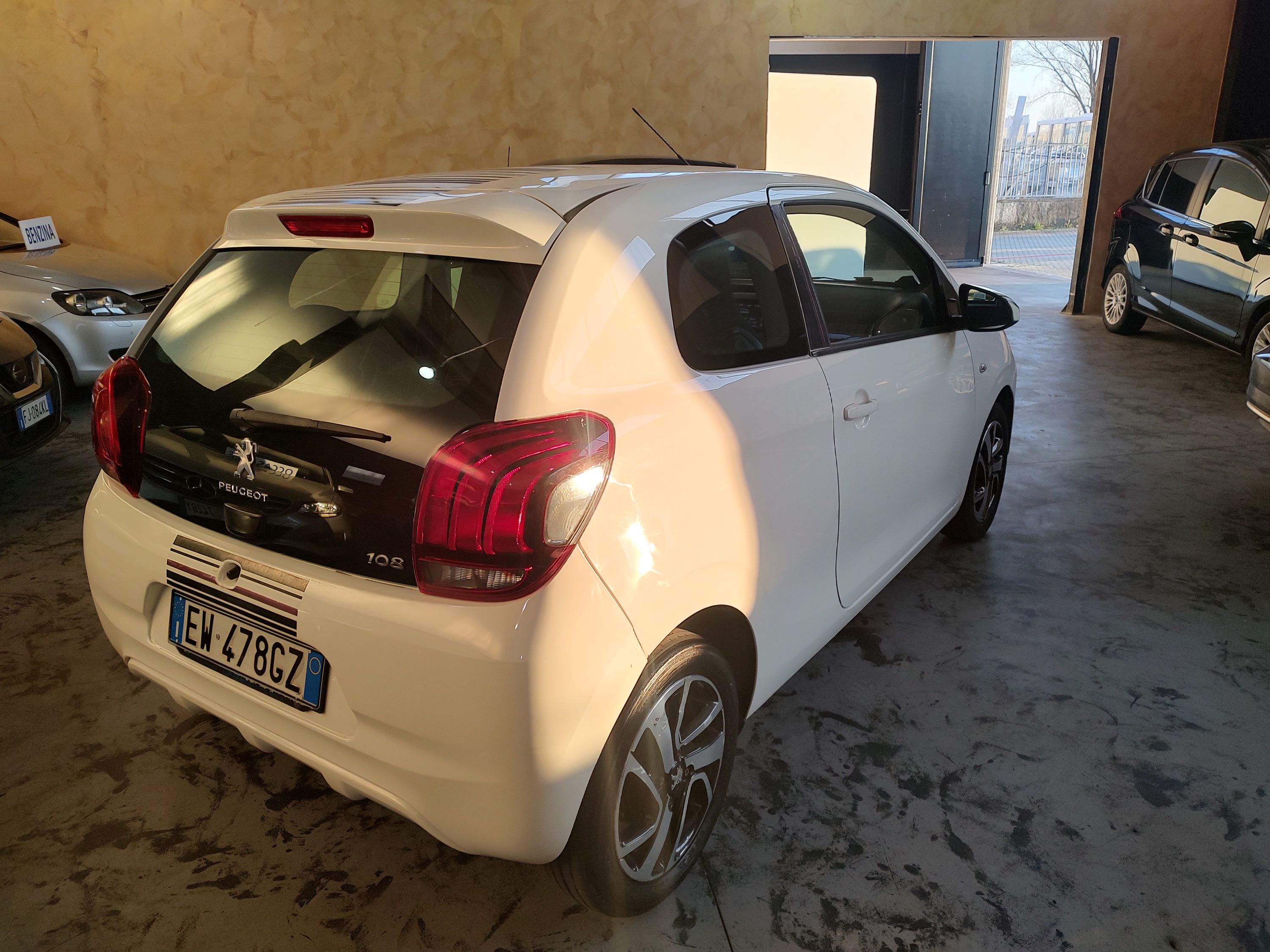 Peugeot 108 3p 1.0 12v Active 2014 — foto 5
