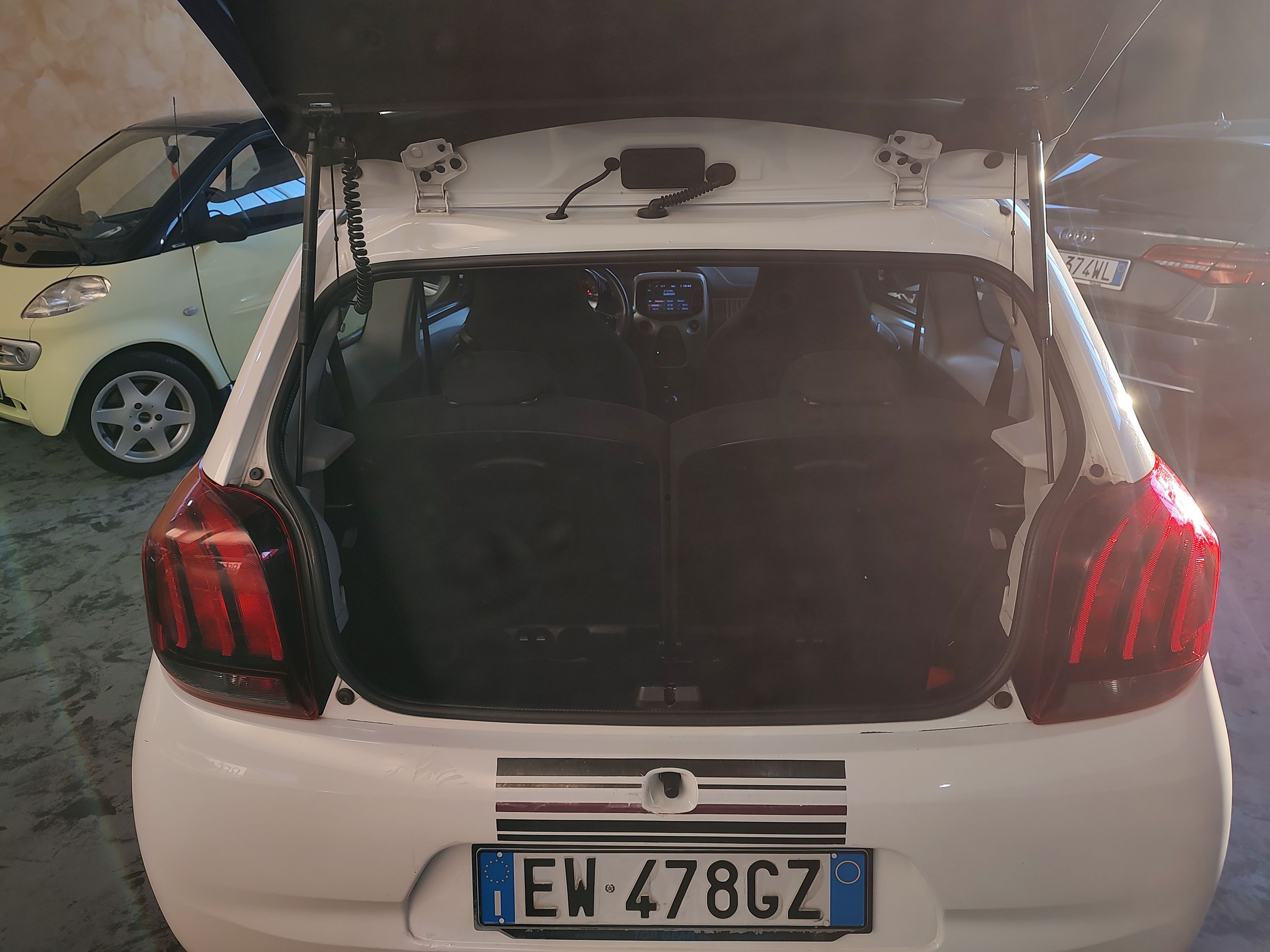 Peugeot 108 3p 1.0 12v Active 2014 — foto 9