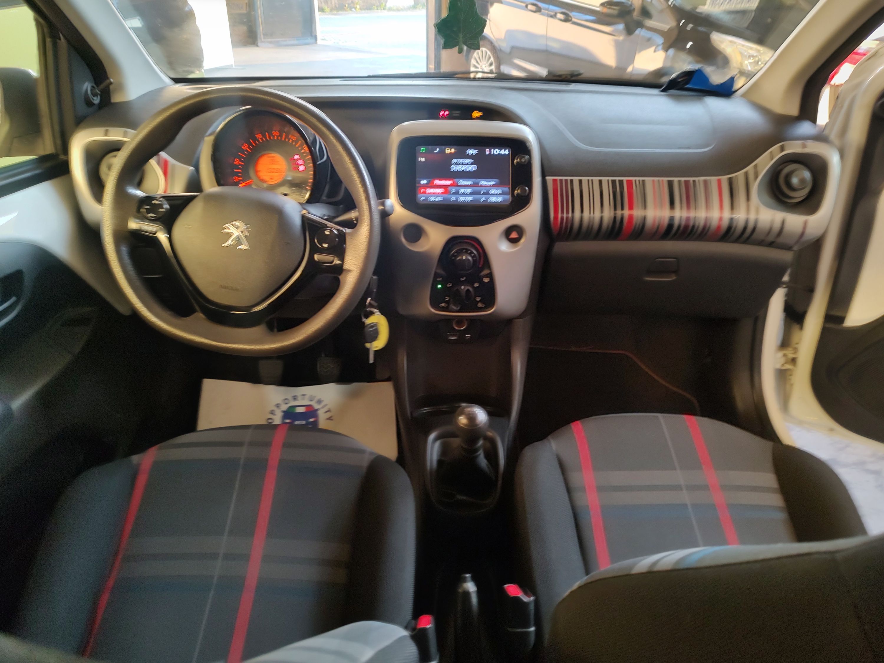 Peugeot 108 3p 1.0 12v Active 2014 — foto 10