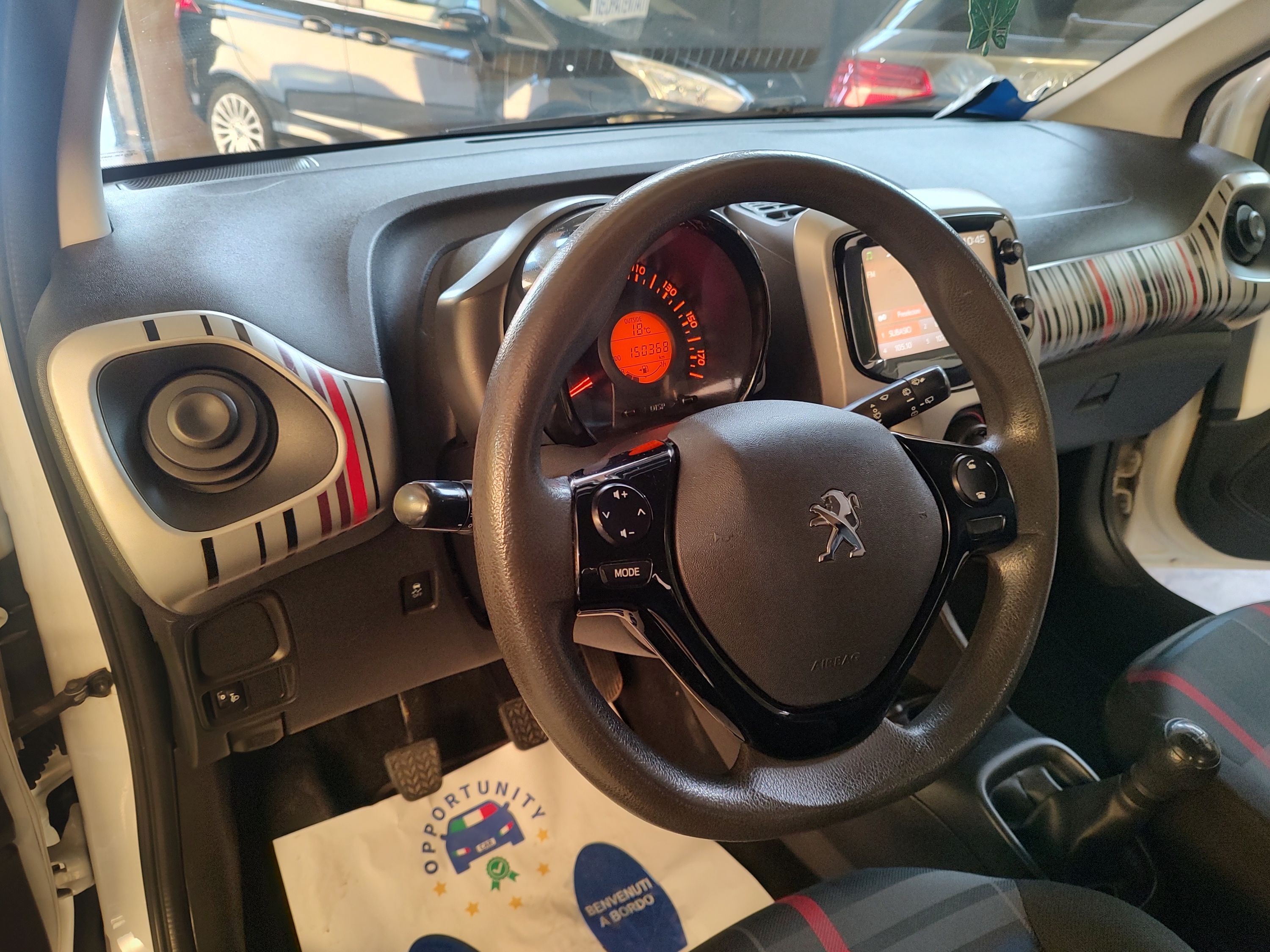 Peugeot 108 3p 1.0 12v Active 2014 — foto 12