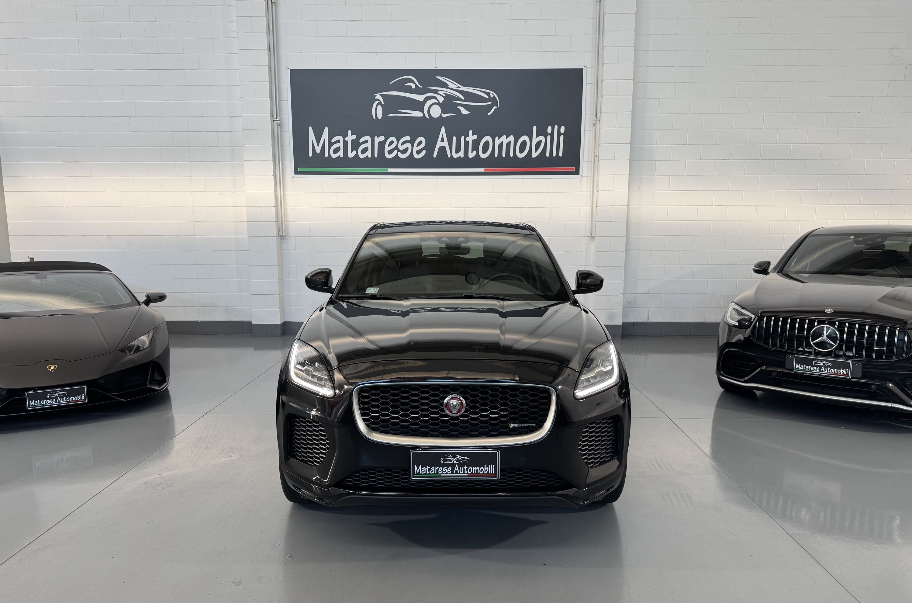 Jaguar E-Pace R-Dynamic P250 AWD 2.0cc 249cv Tagliandi ufficiali Finanziabile 2019 — foto 2