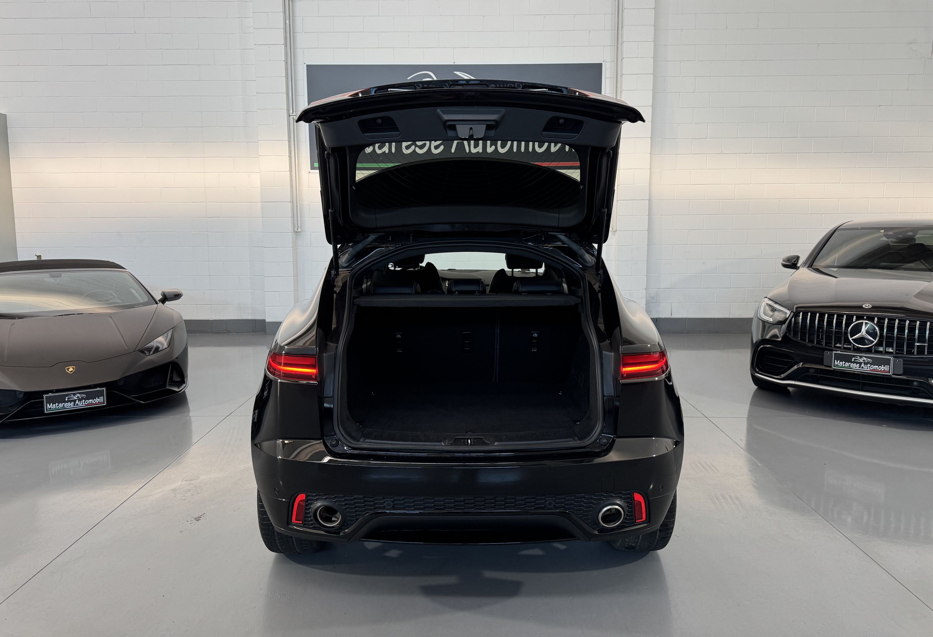 Jaguar E-Pace R-Dynamic P250 AWD 2.0cc 249cv Tagliandi ufficiali Finanziabile 2019 — foto 6