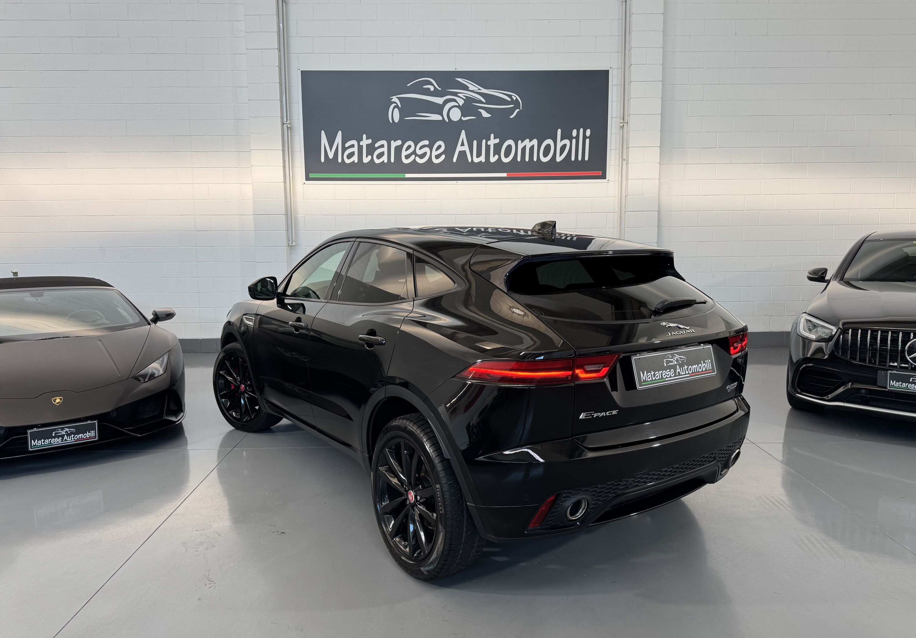Jaguar E-Pace R-Dynamic P250 AWD 2.0cc 249cv Tagliandi ufficiali Finanziabile 2019 — foto 3