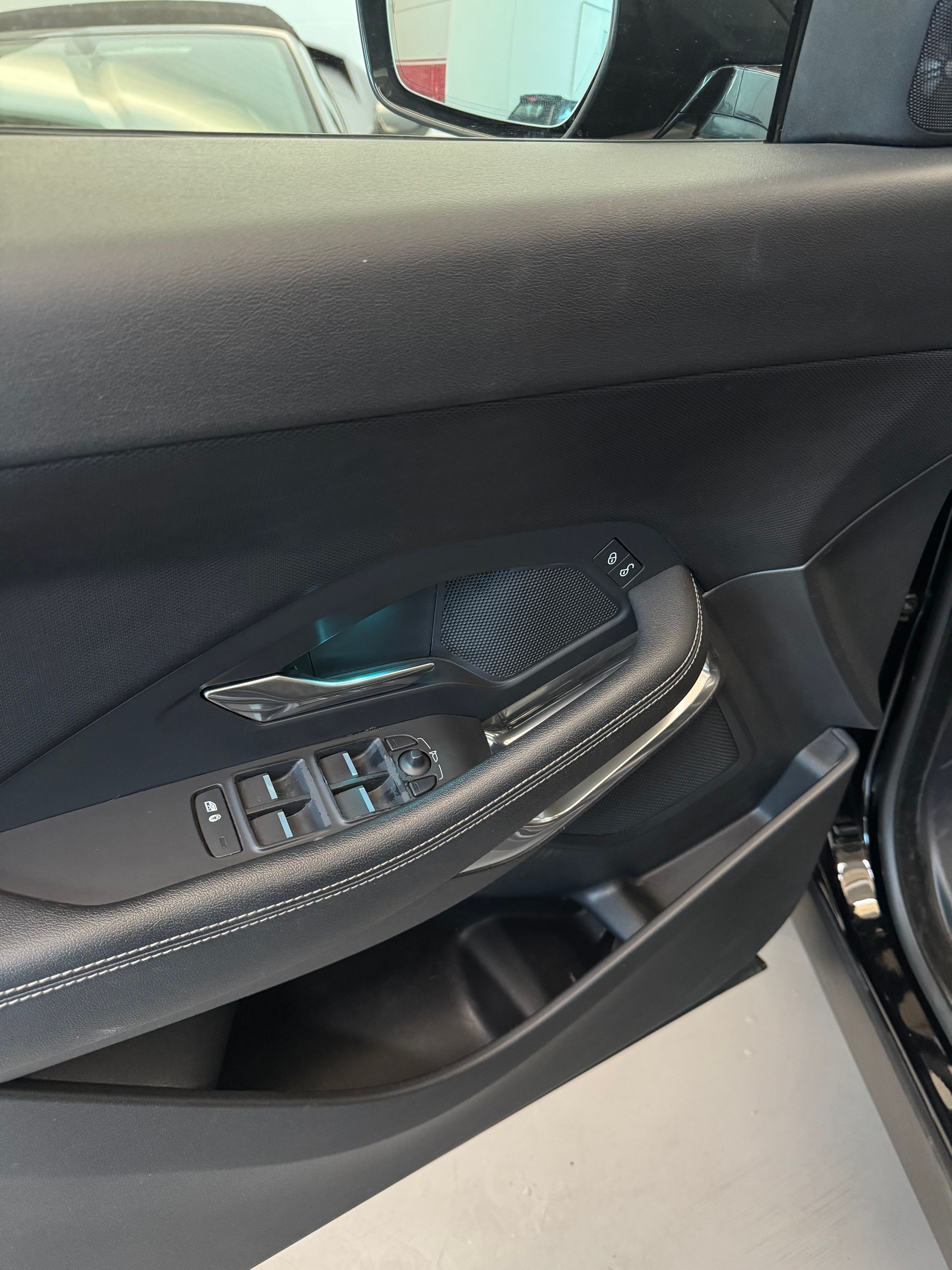 Jaguar E-Pace R-Dynamic P250 AWD 2.0cc 249cv Tagliandi ufficiali Finanziabile 2019 — foto 9