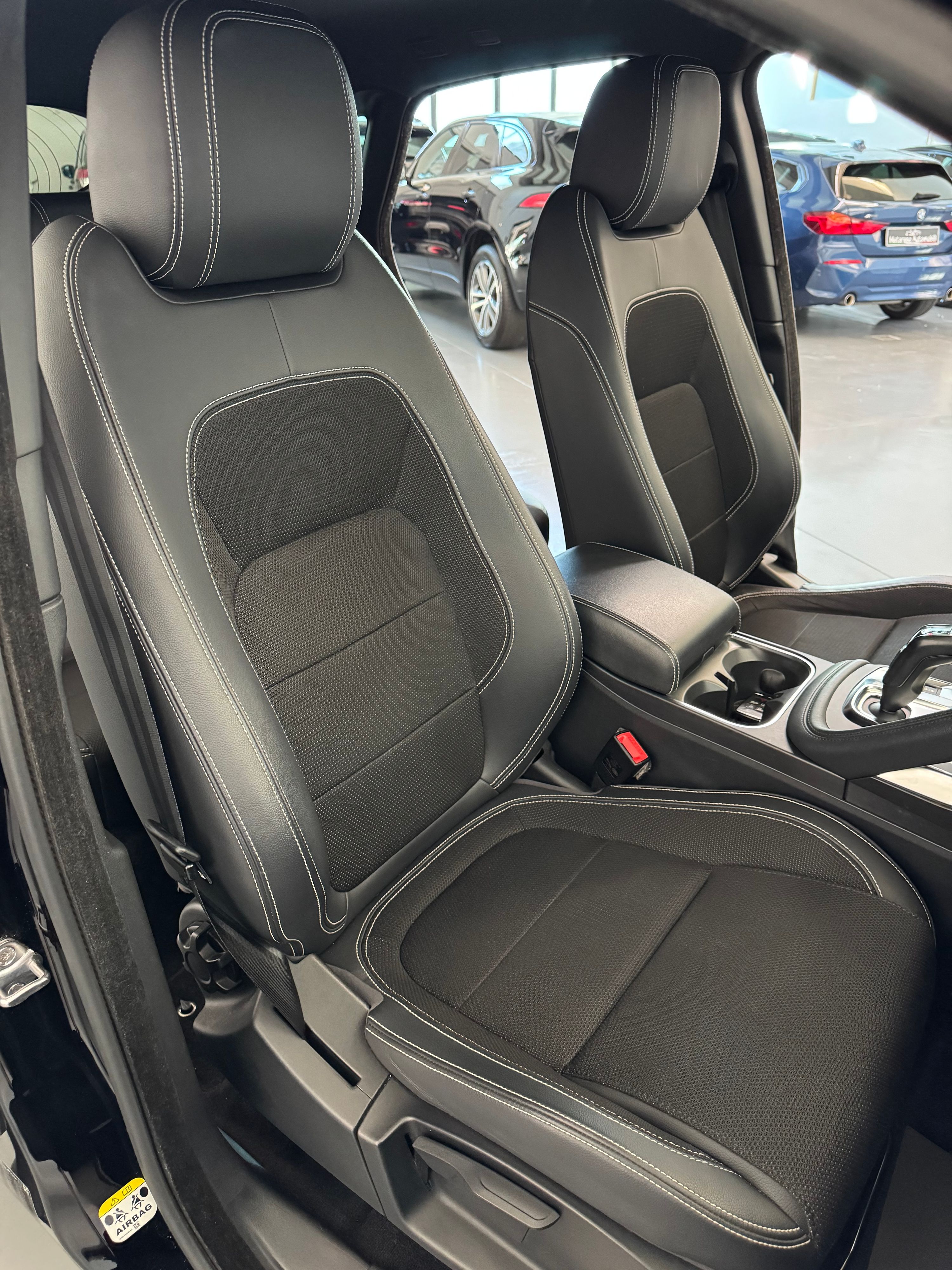 Jaguar E-Pace R-Dynamic P250 AWD 2.0cc 249cv Tagliandi ufficiali Finanziabile 2019 — foto 13