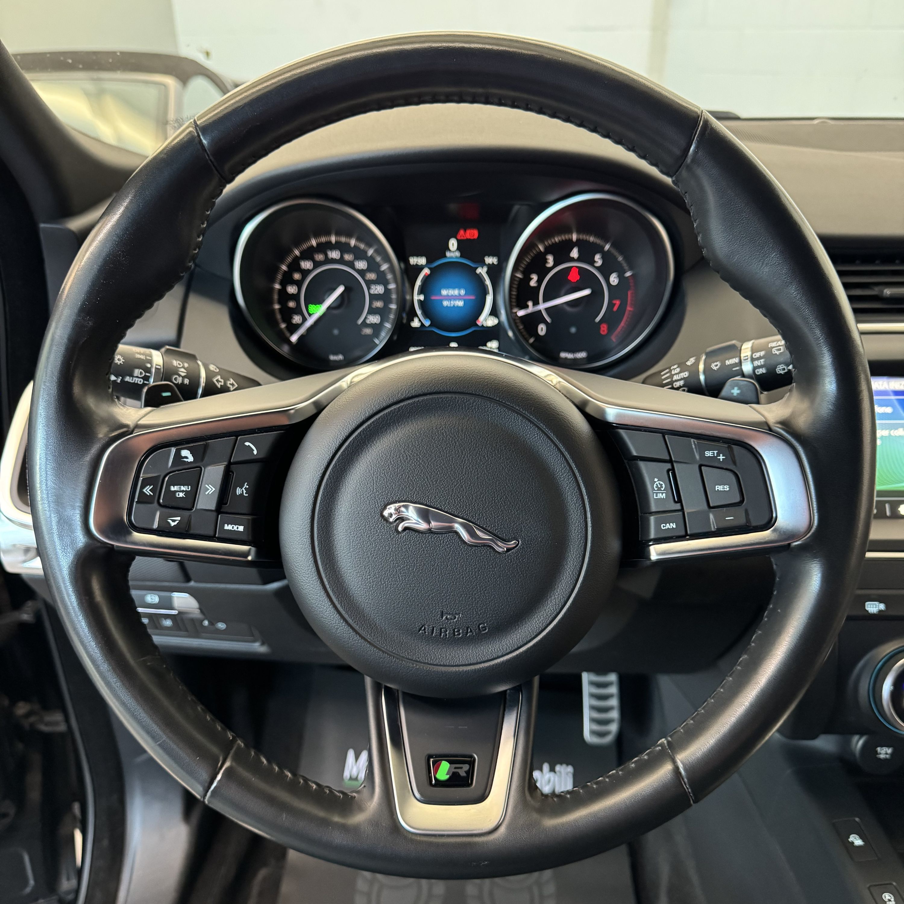 Jaguar E-Pace R-Dynamic P250 AWD 2.0cc 249cv Tagliandi ufficiali Finanziabile 2019 — foto 16