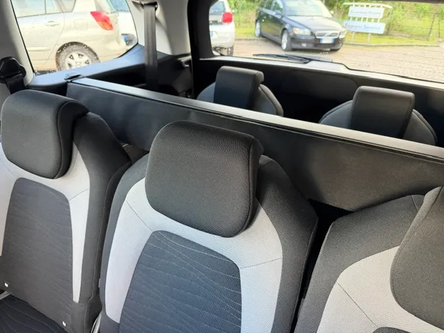 Citroen C4 Grand Picasso 1.6 e-hdi Intensive 115cv 2013 — foto 23