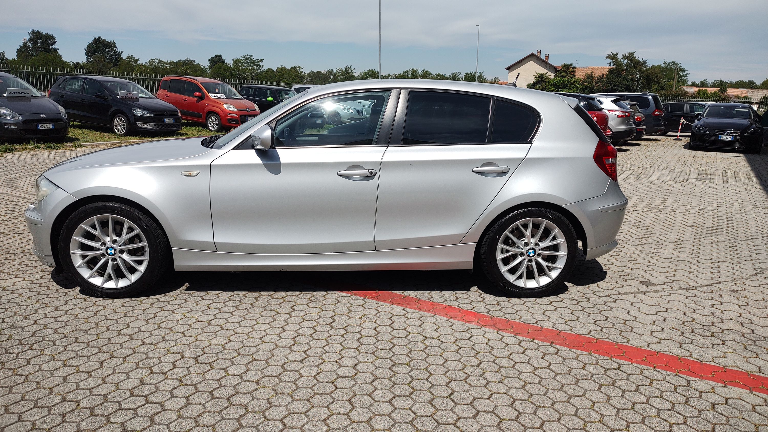 BMW 118d 5p 2.0 Futura 143cv dpf 2010 — foto 2
