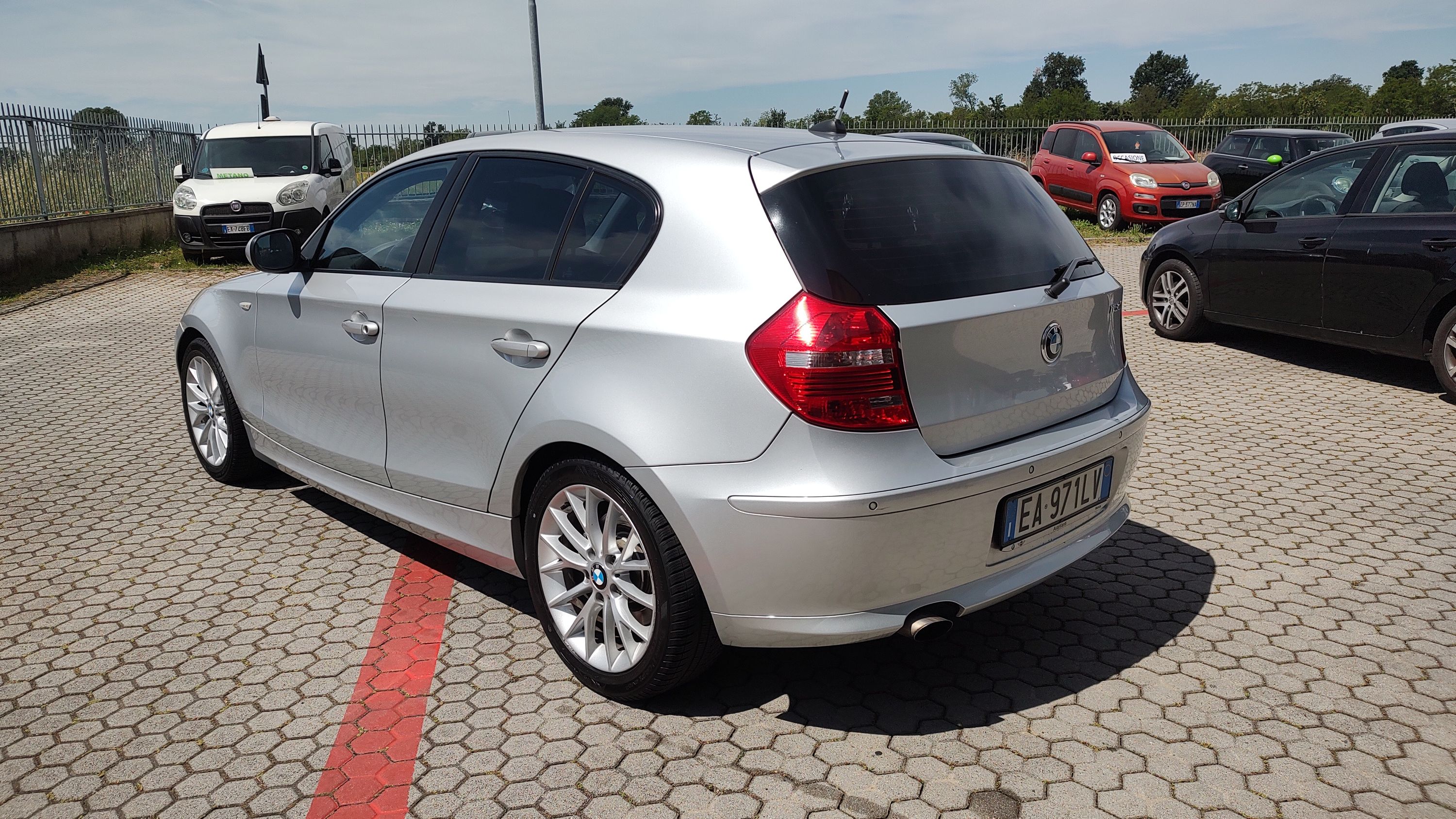 BMW 118d 5p 2.0 Futura 143cv dpf 2010 — foto 10